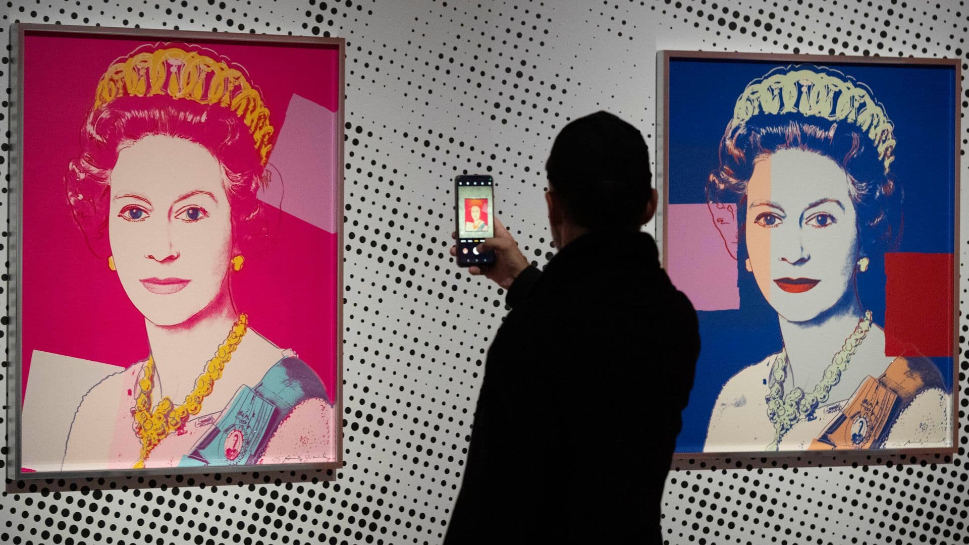 Thieves steal Andy Warhol print of Queen Elizabeth II in the Netherlands – but bungle heist