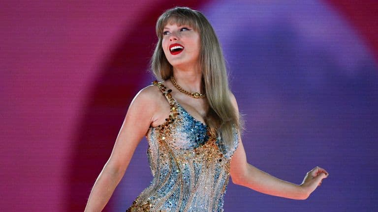 Taylor Swift issues plea for donations after