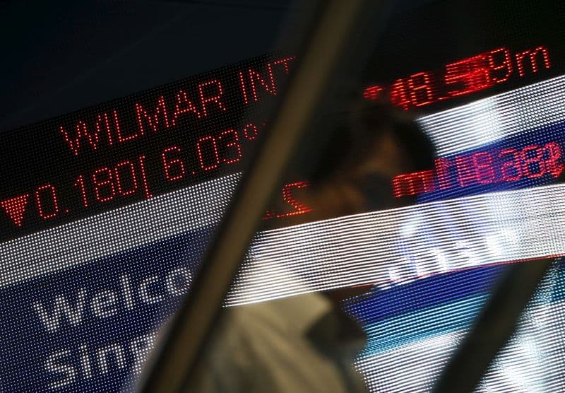 Singapore shares hit 17-year high on market revival efforts By Reuters