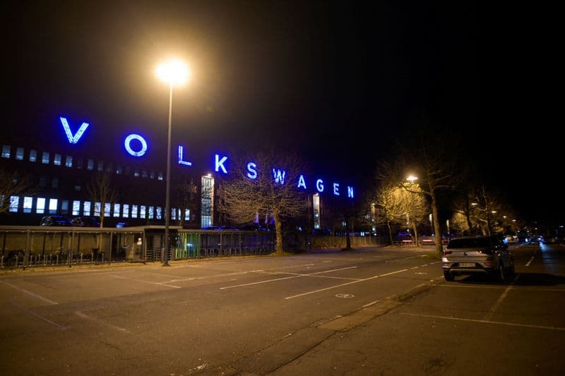 Factbox-Europe’s embattled auto sector plans plant closures and layoffs