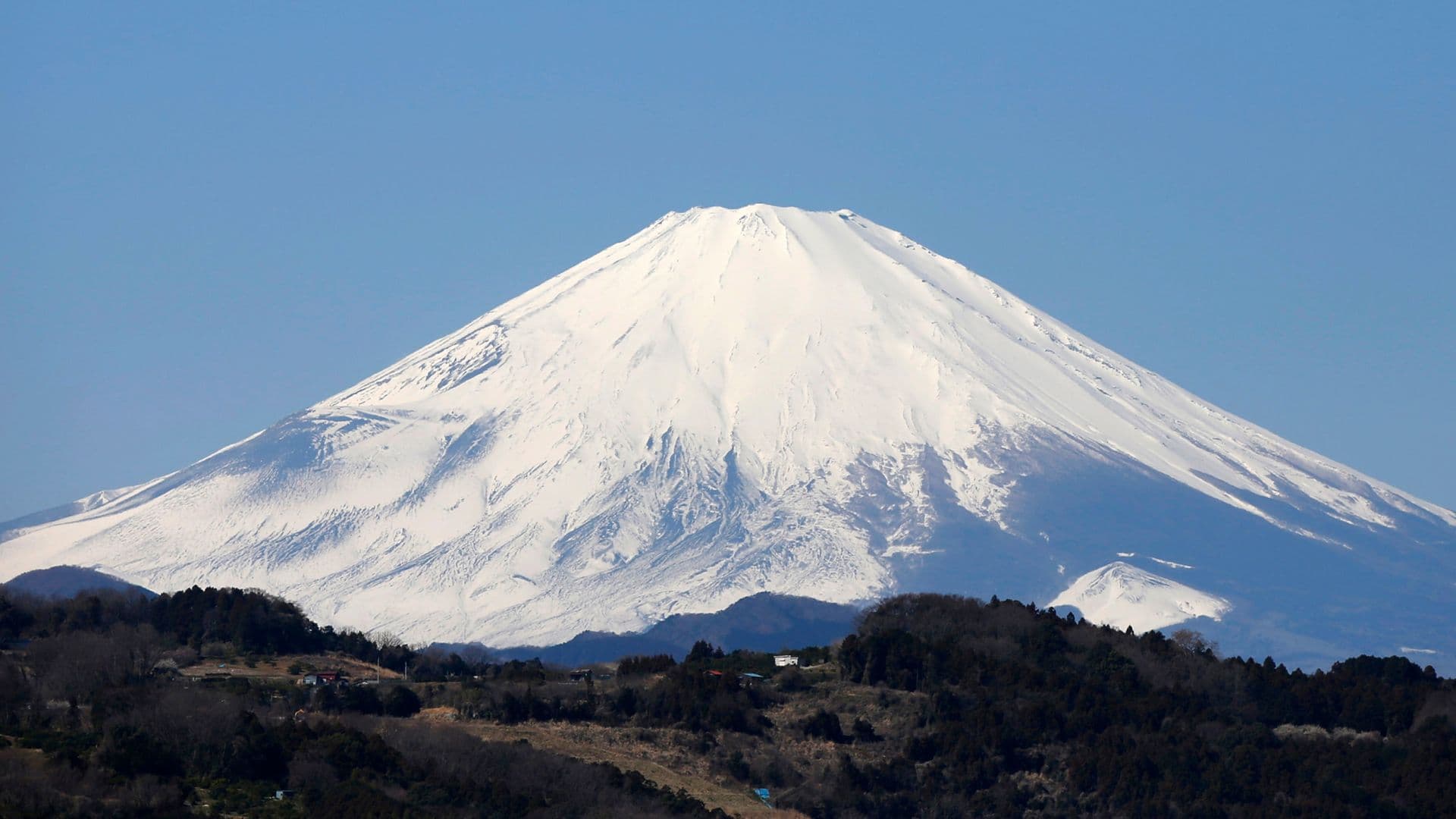 Still no snow on Mount Fuji, forecasters say – setting a new record