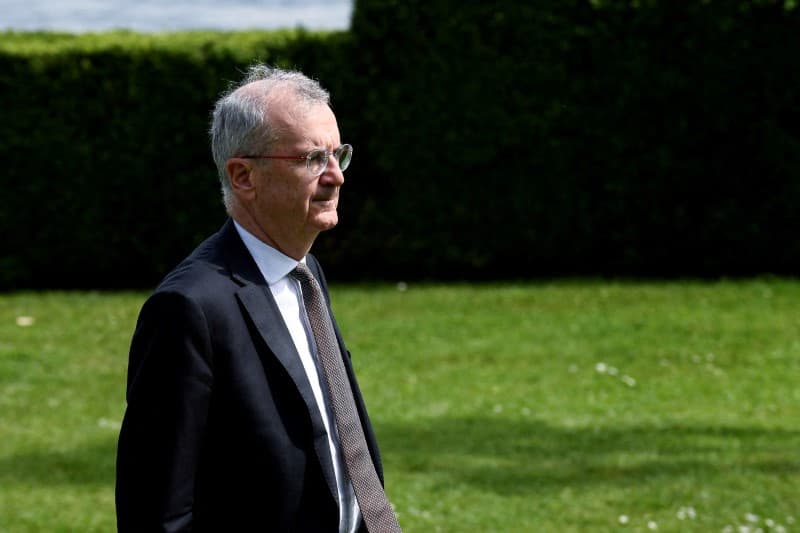 ECB’s Villeroy: Should keep door open of larger rate cut in December By Reuters