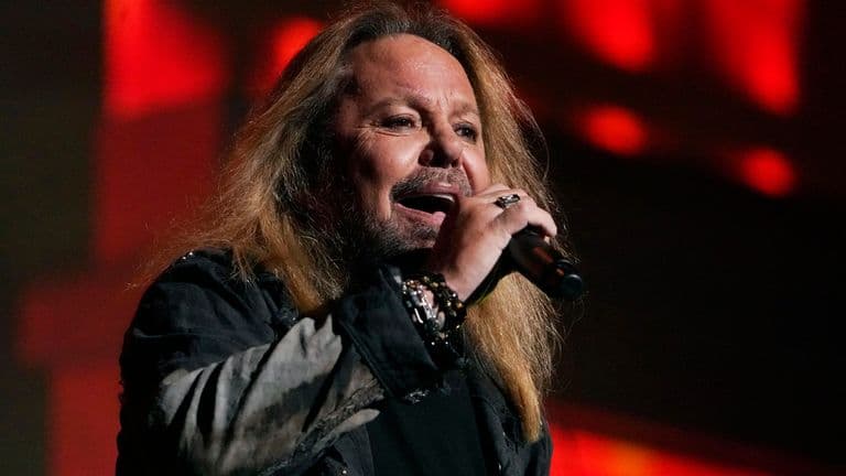 Pilot killed as Motley Crue frontman