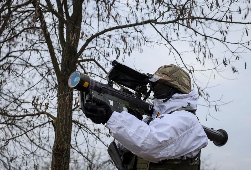 US to bolster Ukraine with $725 million weapons package By Reuters