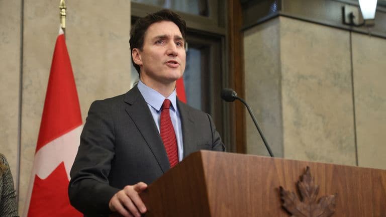 Canada and Mexico hit back with retaliatory tariffs on US as Donald Trump risks trade war