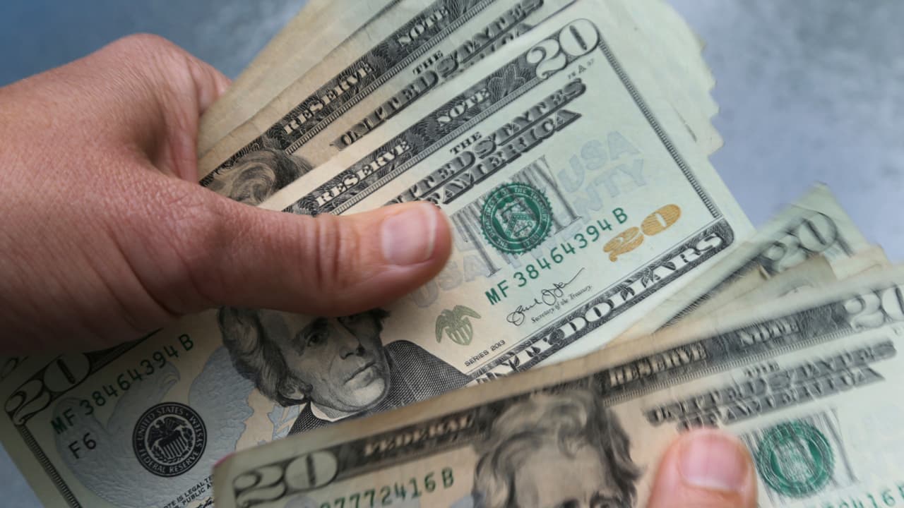 Five financial mistakes Americans in their 30s and 40s are making, expert warns