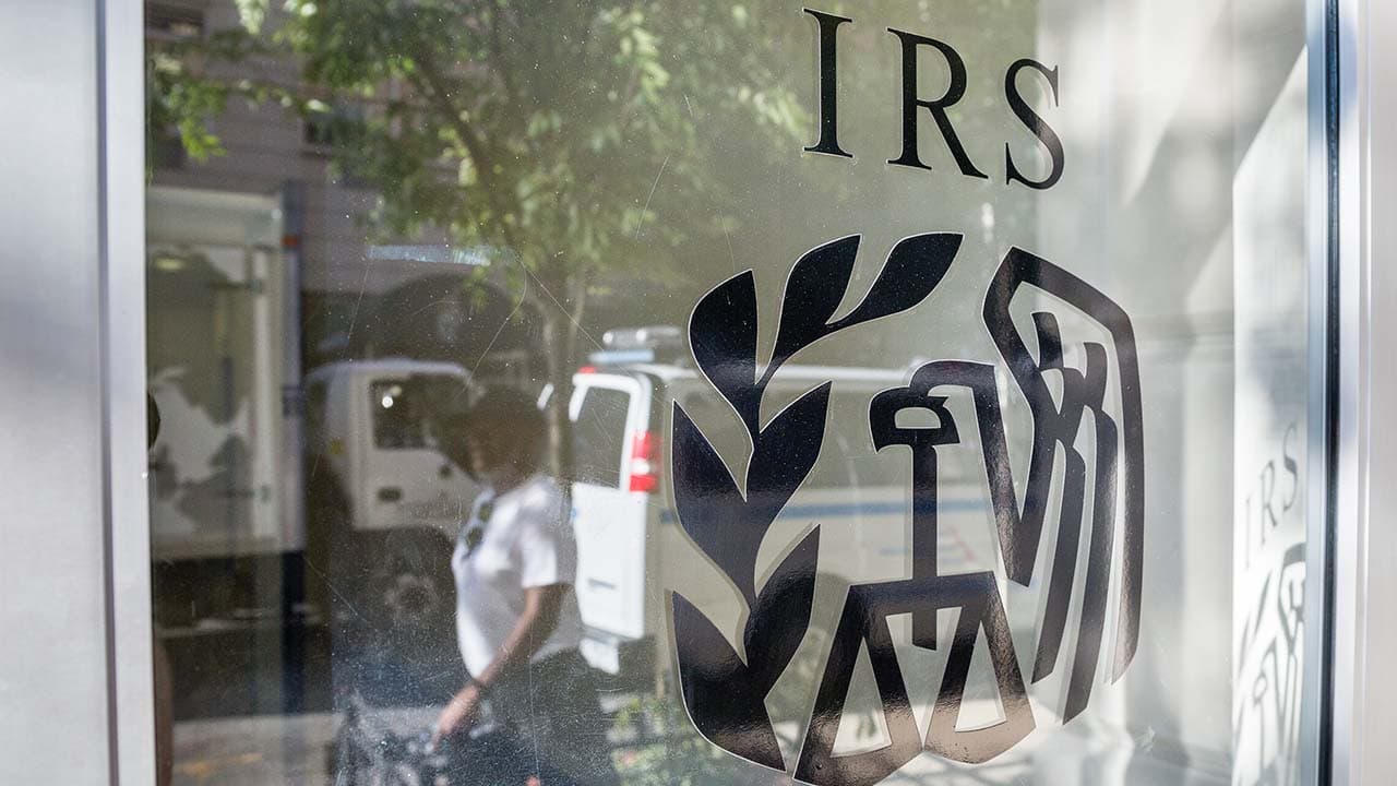 Average tax refund up nearly 11% from a year ago, IRS data shows