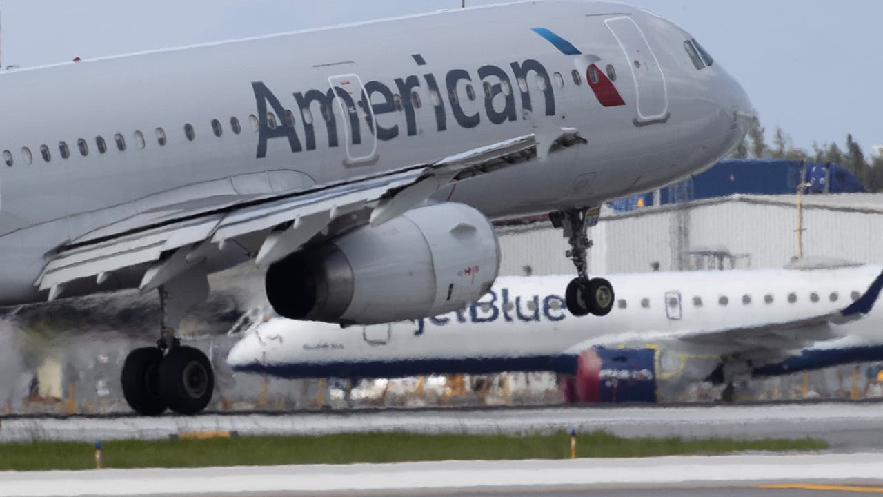 American Airlines sues JetBlue after partnership talks collapse