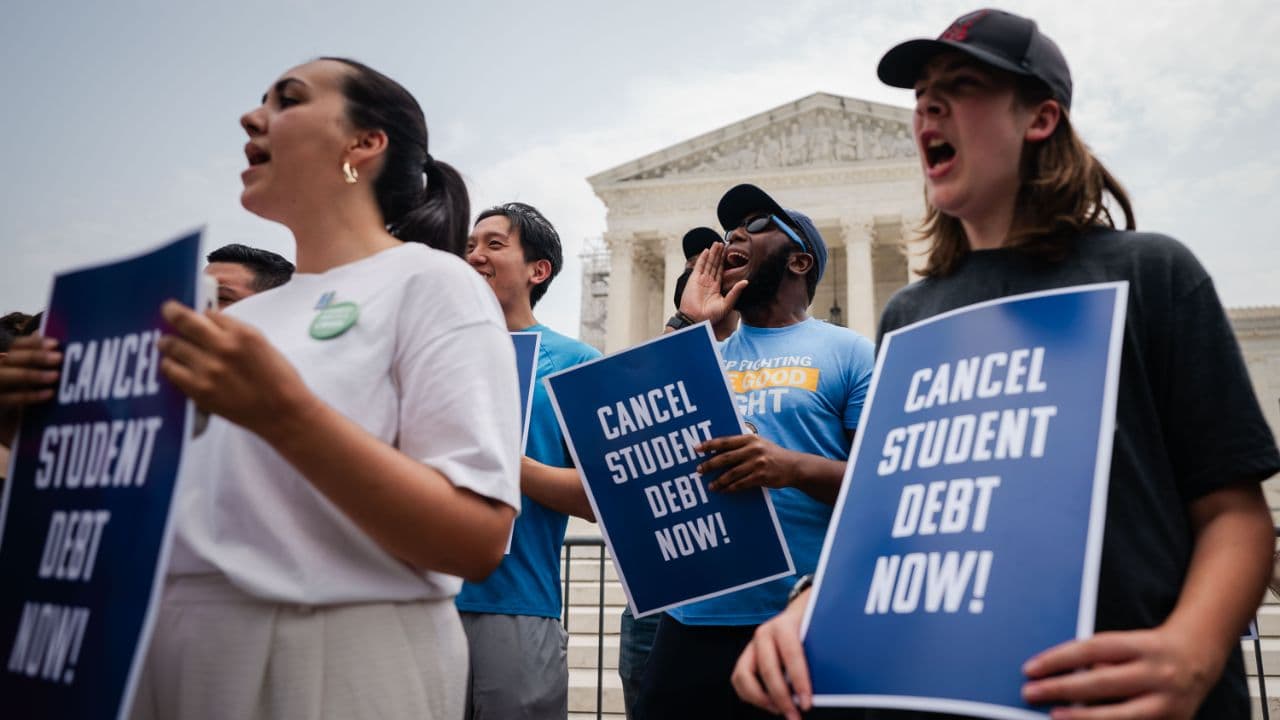 Student loan default rates surge, 1 in 5 borrowers now in default