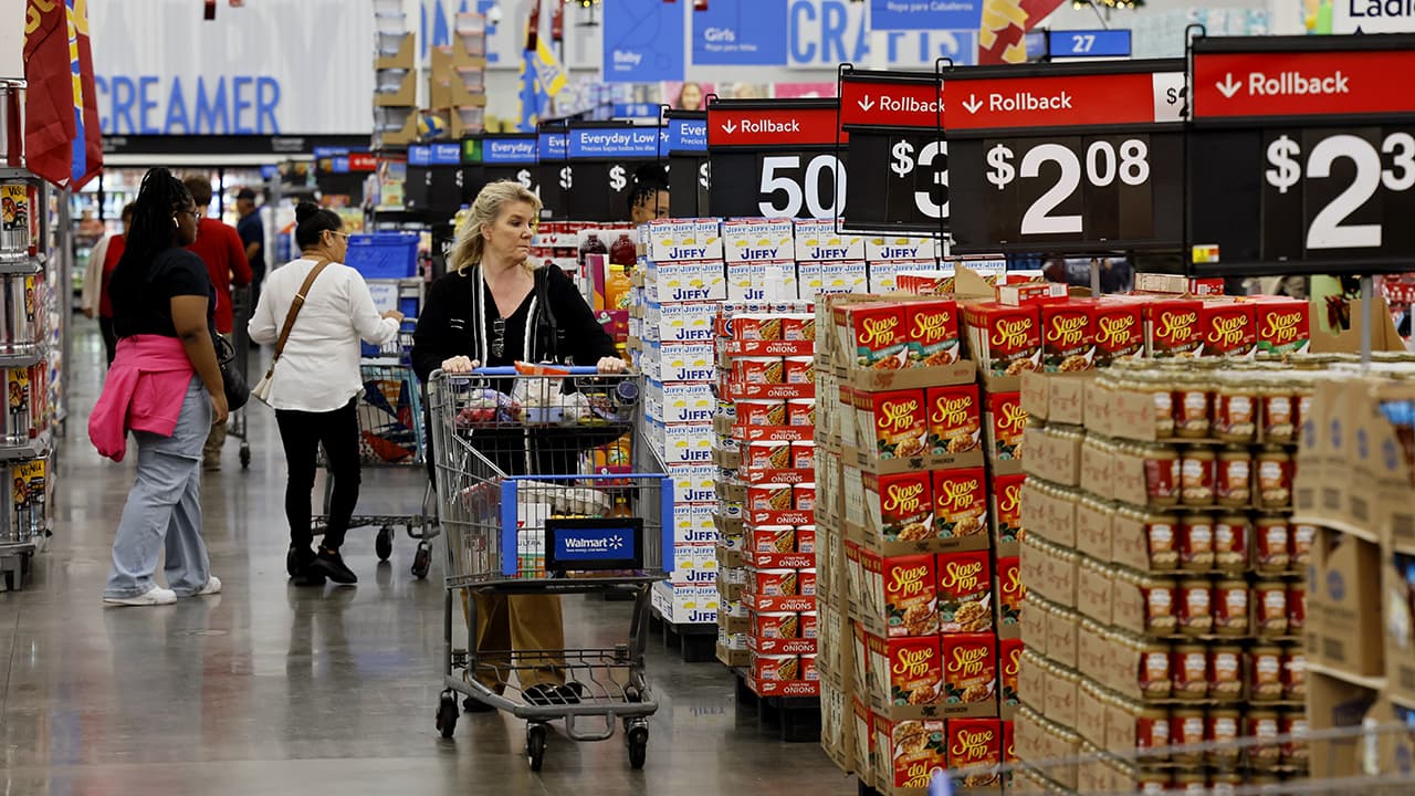 Recession fears, tariff uncertainty prompt plunge in consumer sentiment