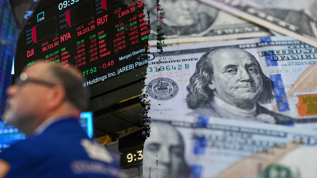 Dollar fluctuates after US strikes on Iran, dovish Fed comments