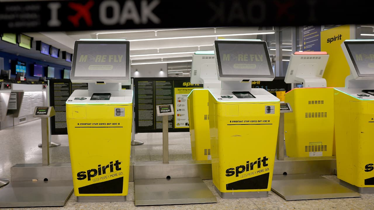 Spirit Airlines furloughing 1,800 flight attendants just before Christmas travel season
