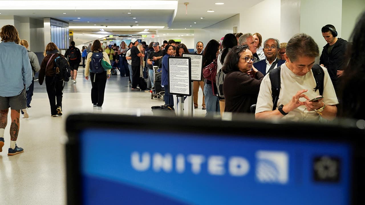 United briefly grounds all US, Canada flights for second time in 2 months