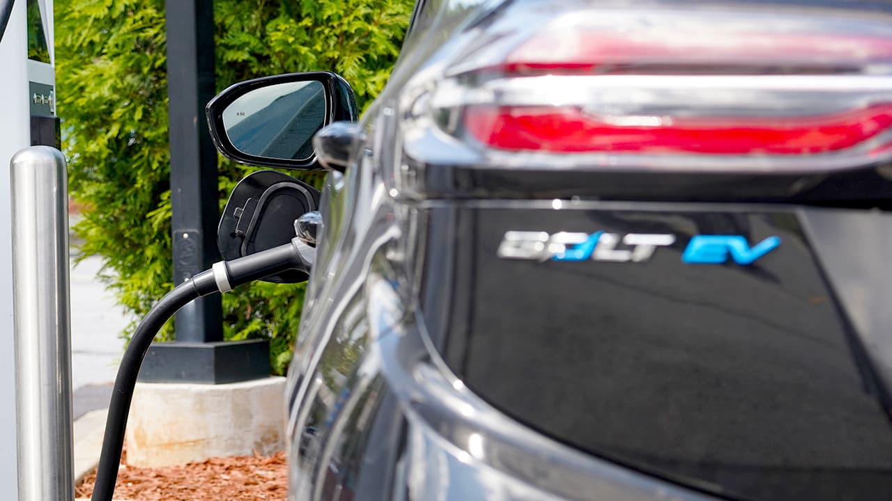 GM announces upcoming return of Chevy Bolt