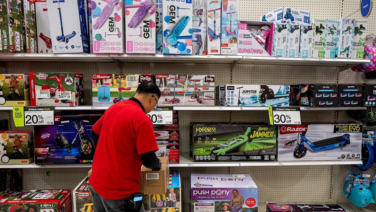 US economy grew at fastest pace in 2 years in third quarter, fueled by consumer spending