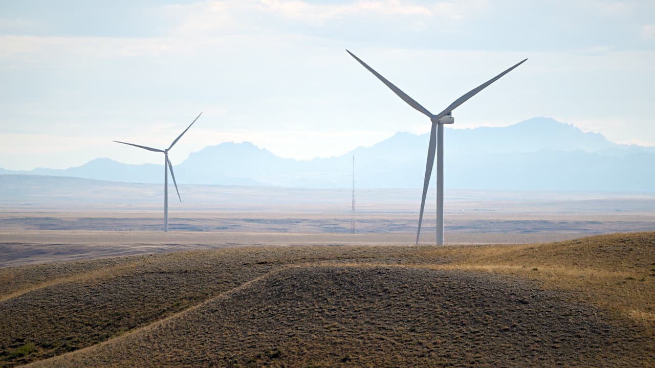 Wyoming state board votes to cancel wind leases in two counties