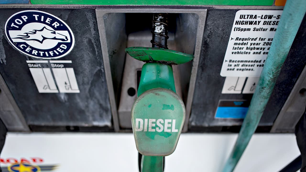 National average price for diesel hits new record high amid Iran conflict
