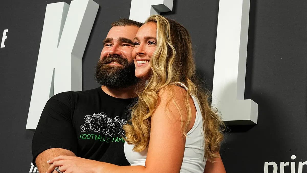 Taylor Swift, Travis Kelce kept relationship hidden from family at start of romance