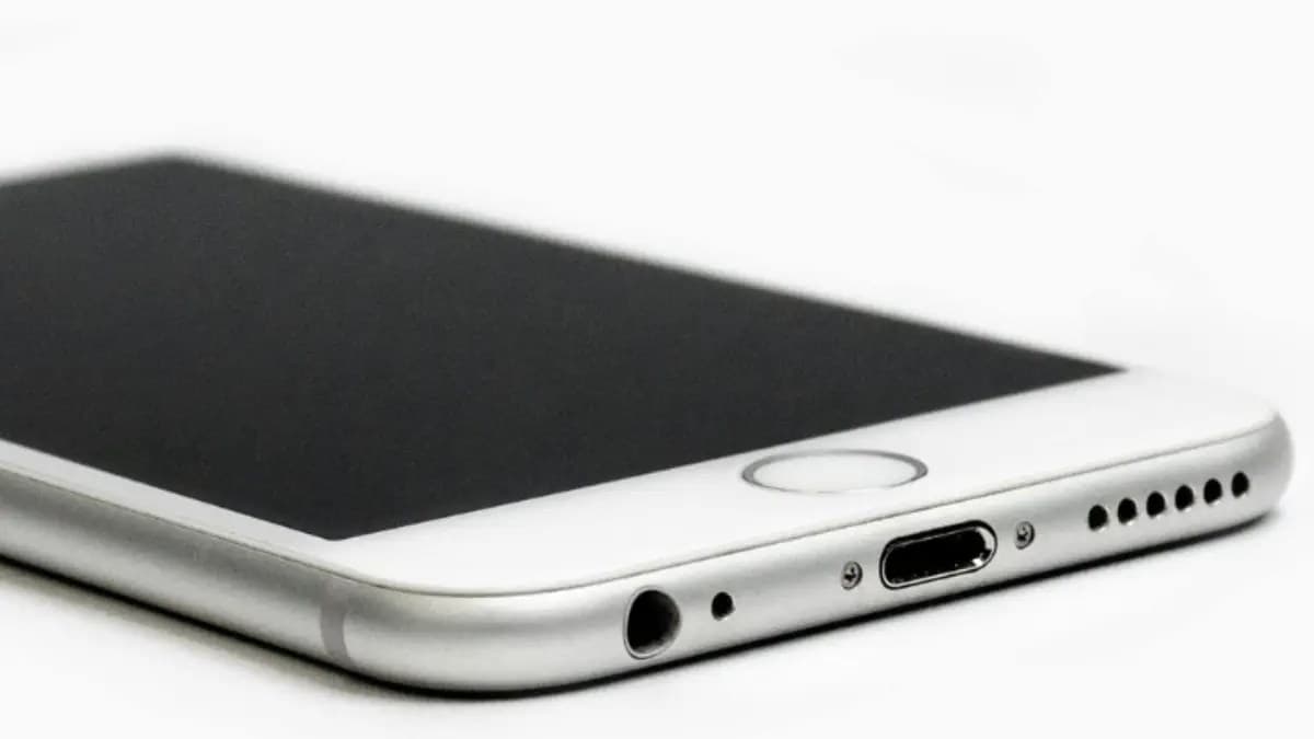 New iPhone auto-restart feature locks encrypted data after extended inactivity