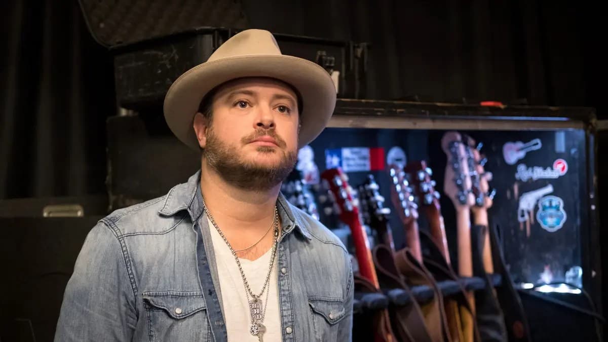 Country singer Wade Bowen involved in tour bus crash