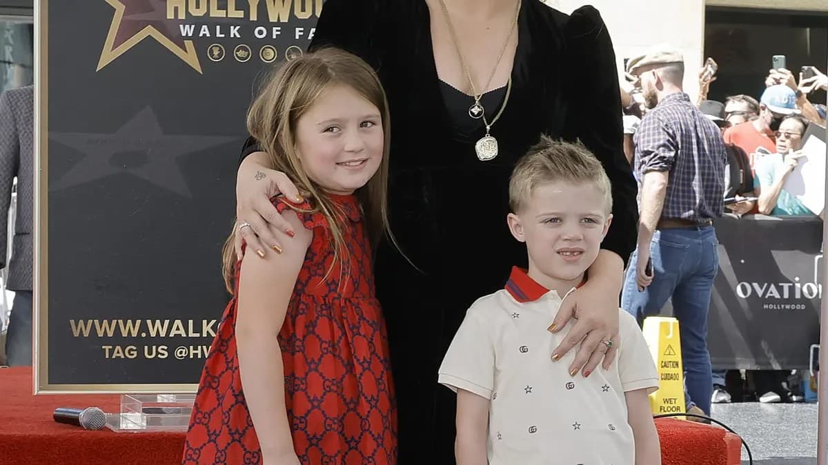 Kelly Clarkson airs her grievances about her kids’ school