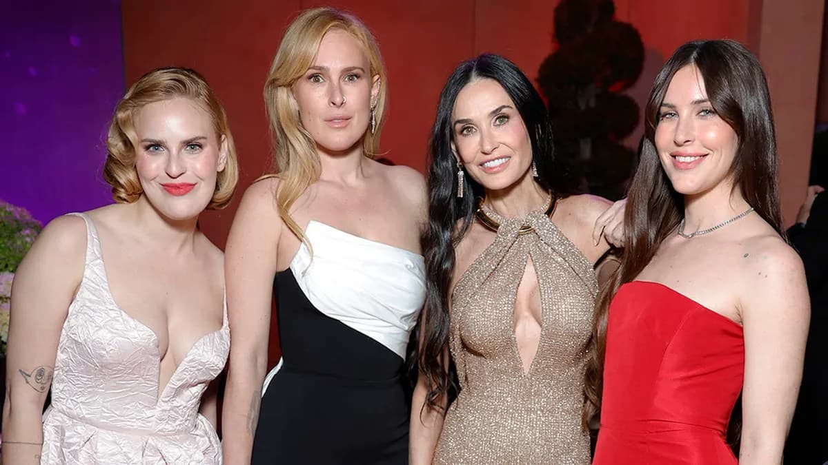 Bruce Willis and Demi Moore’s daughter Rumer still takes baths with sisters