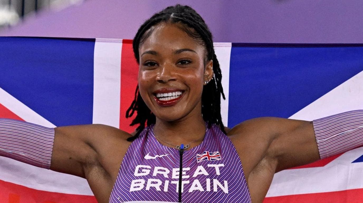 World Athletics Indoor Championships: GB’s Amber Anning wins 400m gold