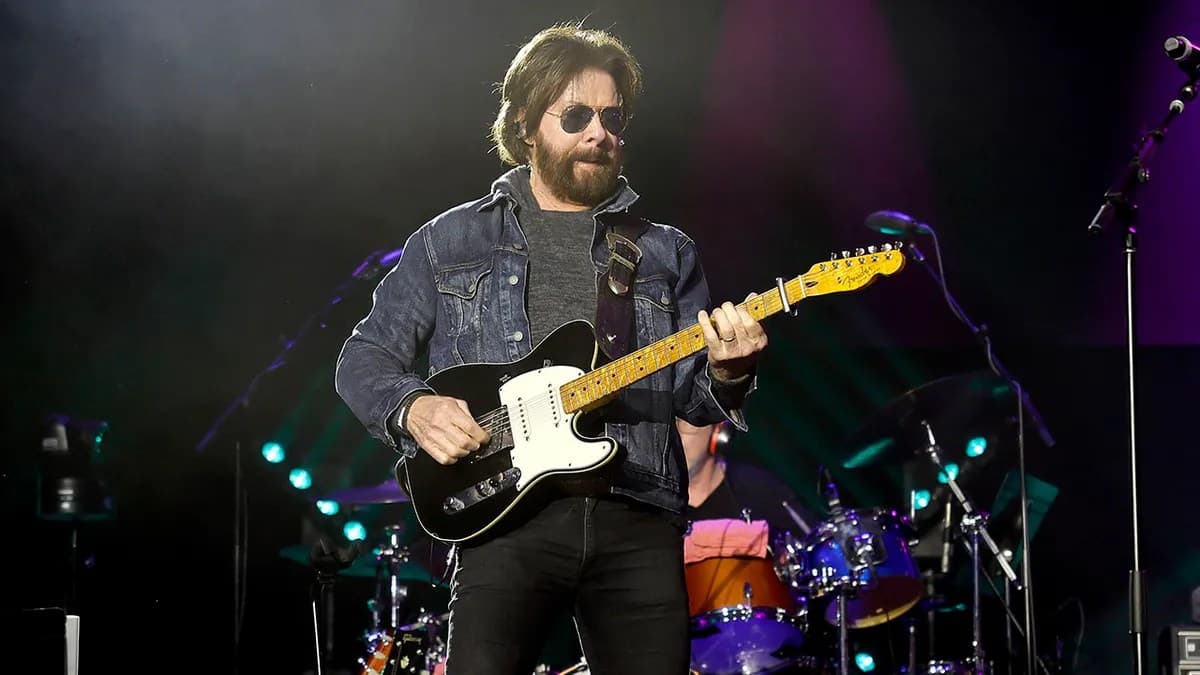 Brooks & Dunn lead singer walks off stage during encore, leaving fans concerned for his health