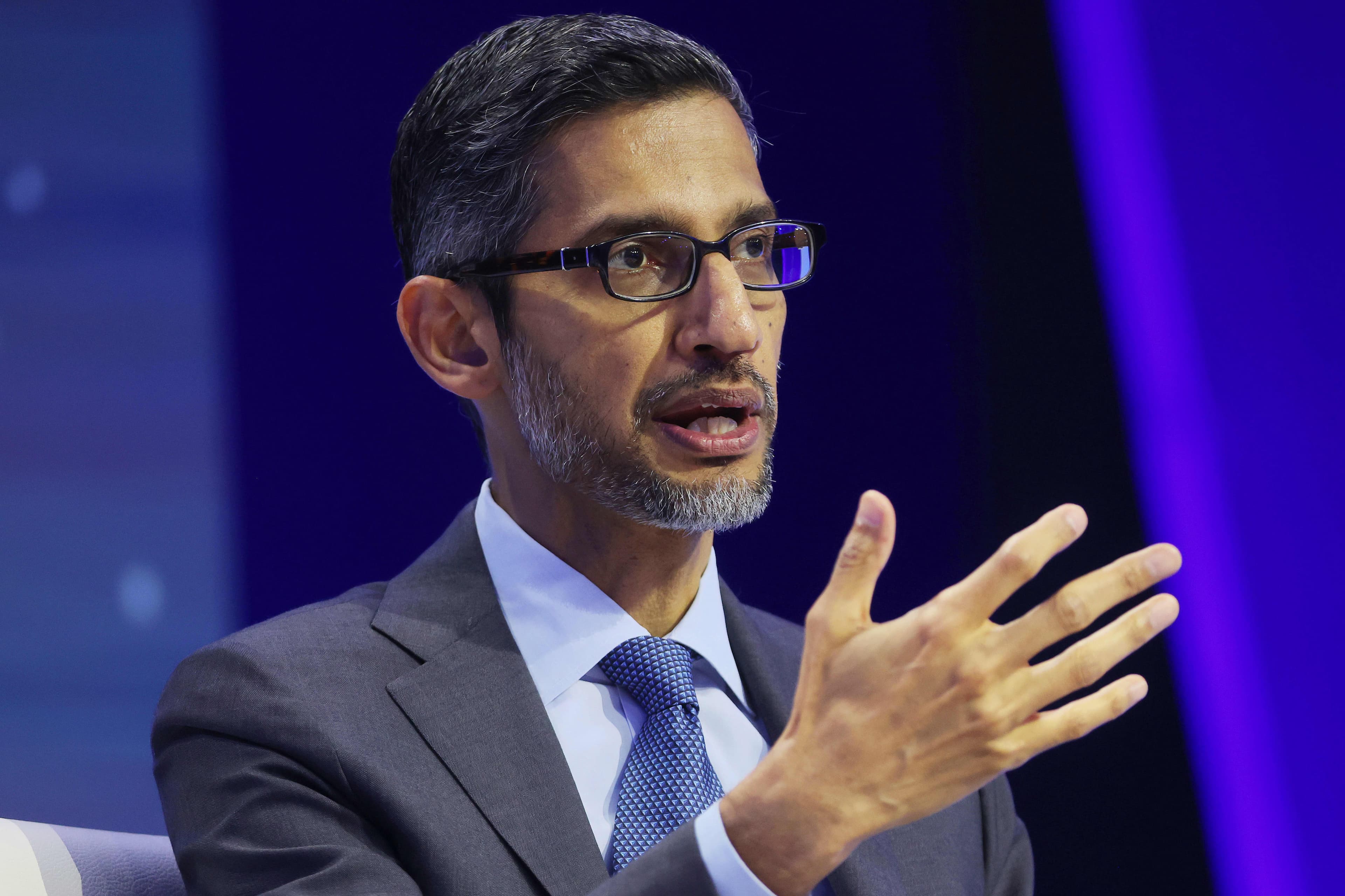 Alphabet shares rise on earnings beats boosted by cloud revenue