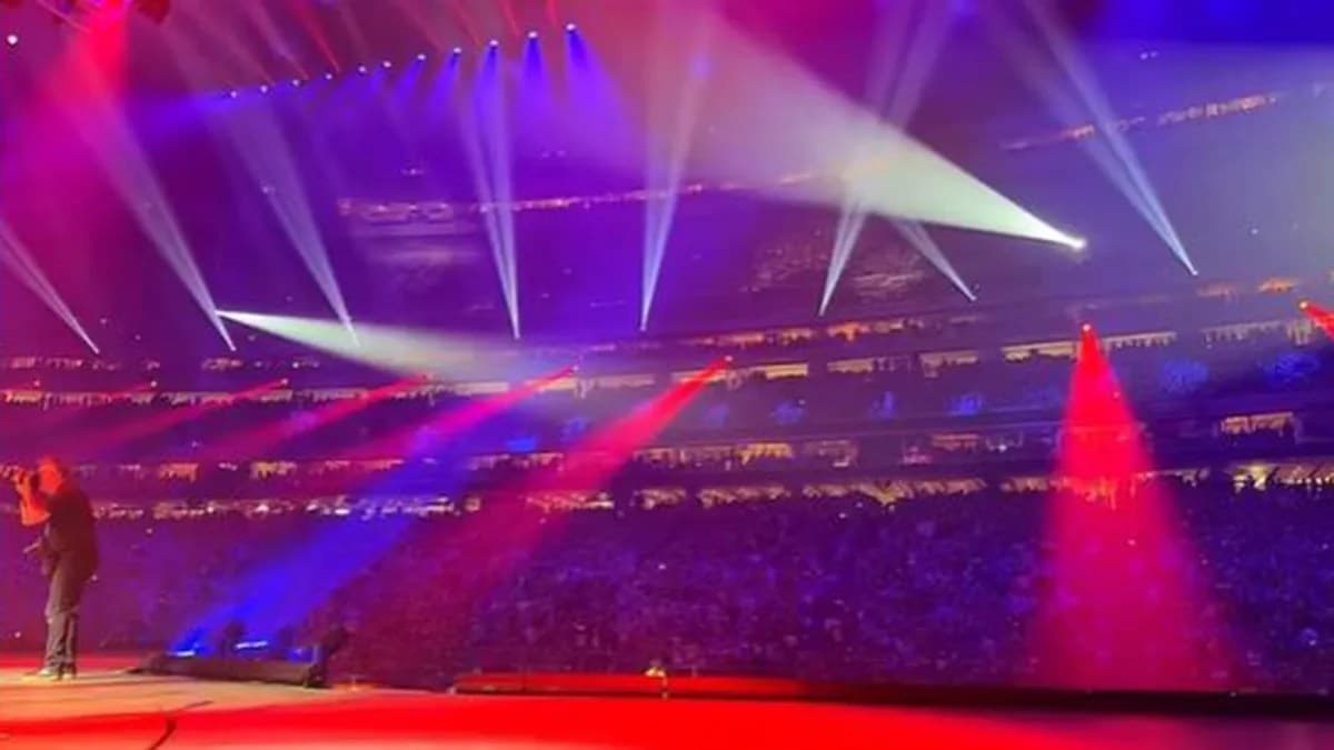 Journey abruptly halts concert mid-song due to electrical fire, but fans keep singing ‘Don’t Stop Believin”