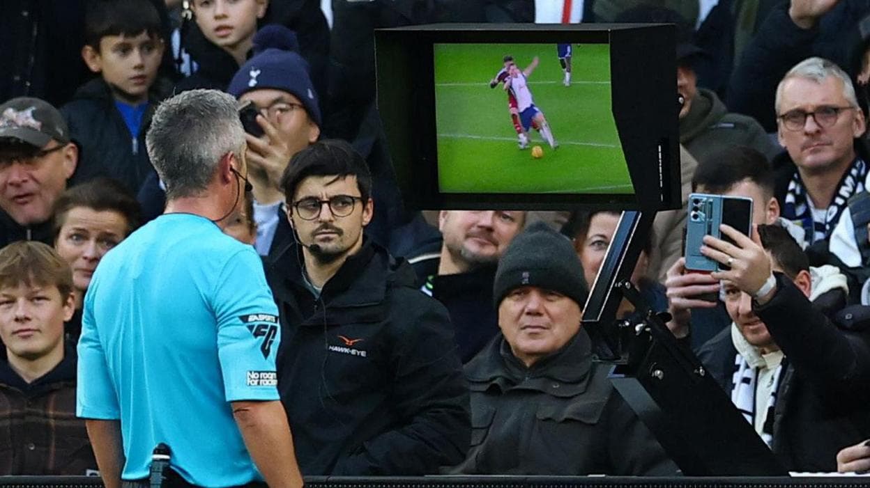 Carabao Cup: Referees to announce VAR decisions to crowd in Arsenal-Newcastle and Spurs-Liverpool semi-finals