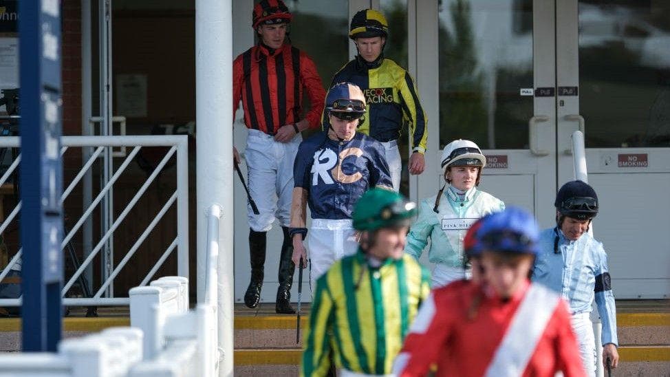 Female jockeys ‘discriminated against’ by delays to upgrading facilities – PJA