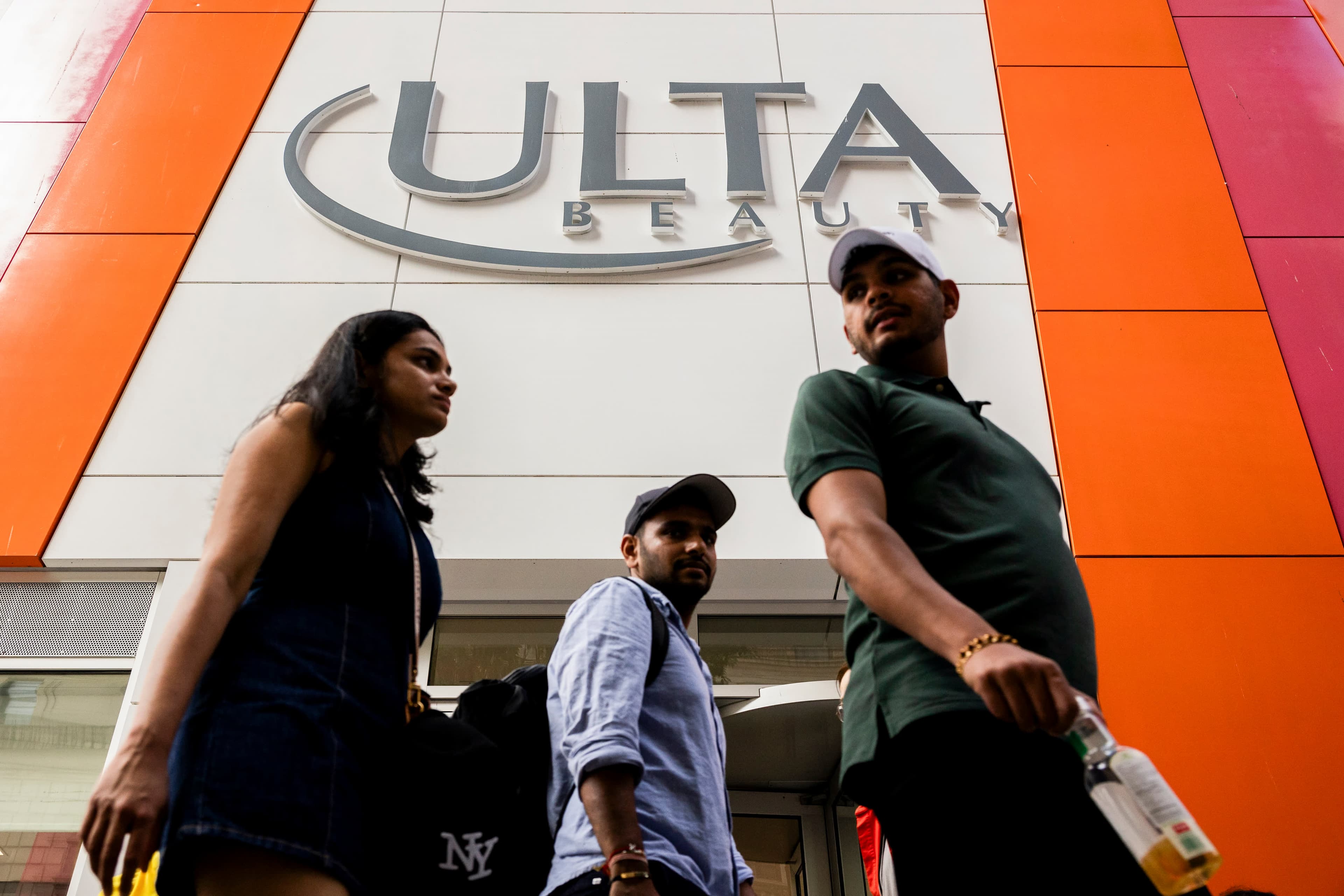 Ulta Beauty shares tick higher, even as company sees 'headwinds' in beauty industry