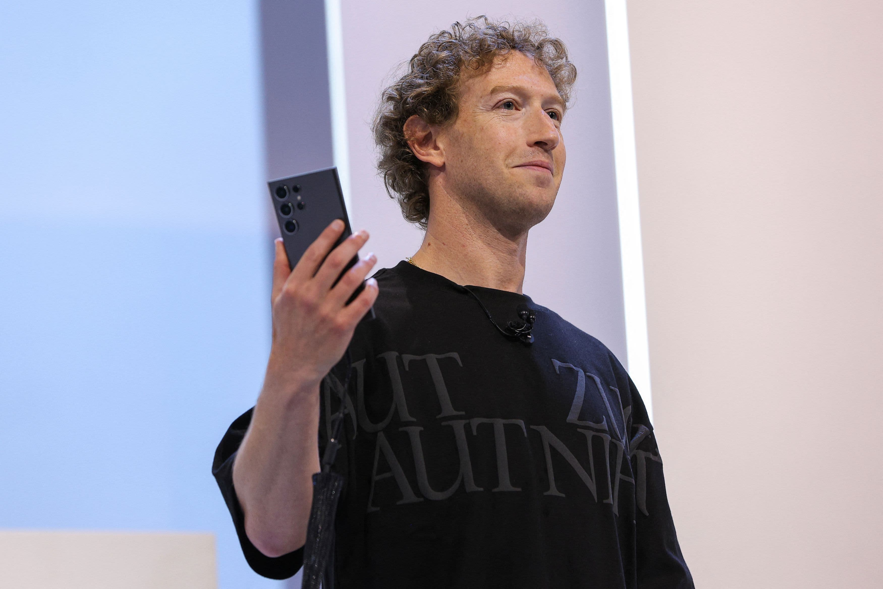 Meta's Threads micro-blogging app now has 275 million monthly users, Zuckerberg says