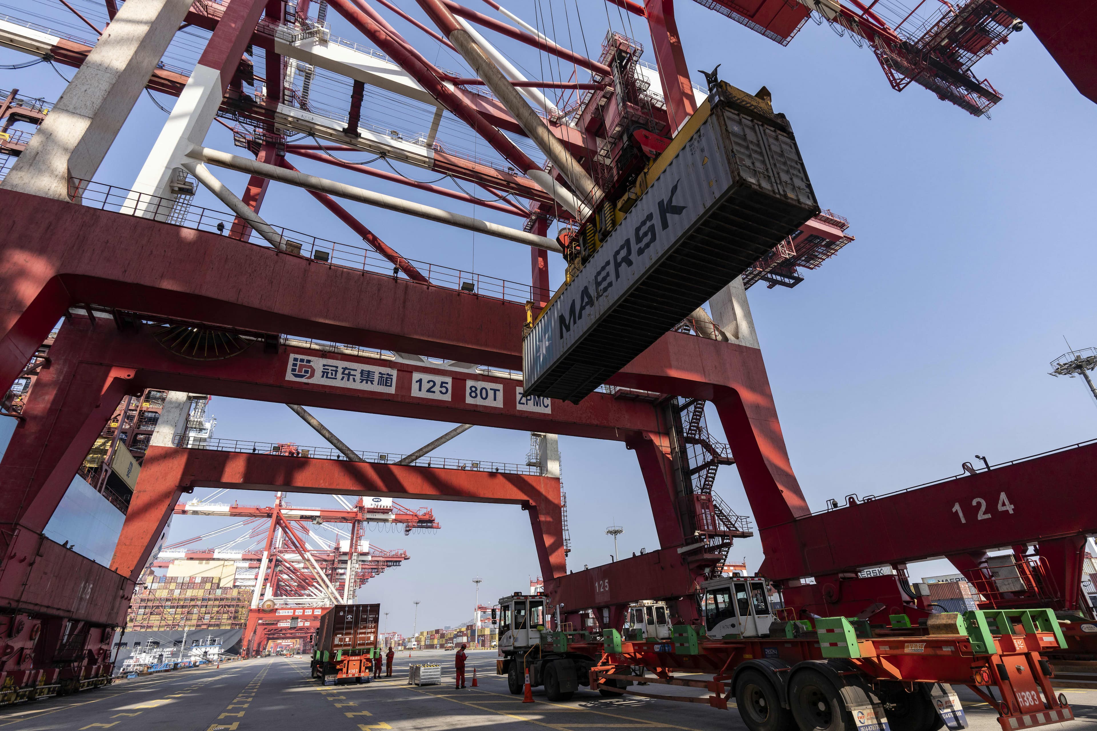 China's exports and imports grew far less than expected in September