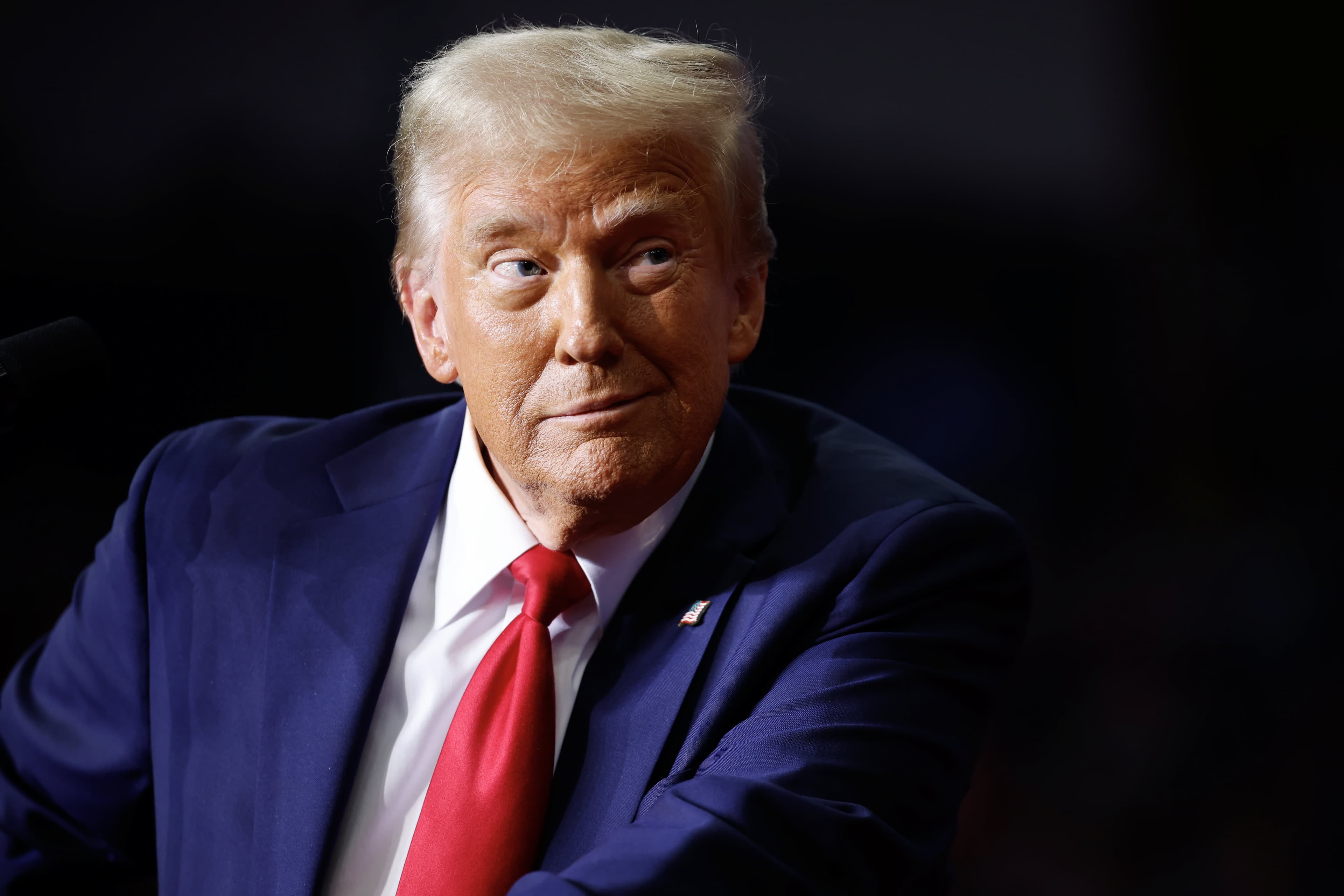 Election 2024 live updates: Joe Rogan endorses Trump after Musk interview; U.S. intel agencies warn Russia is ramping up election disinfo