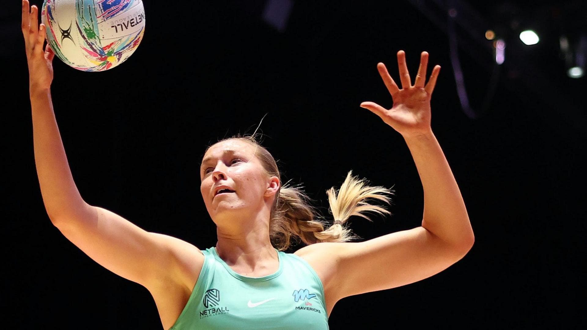 Netball Super League: Emily Andrew helps London Mavericks to 67-56 win over Nottingham Forest