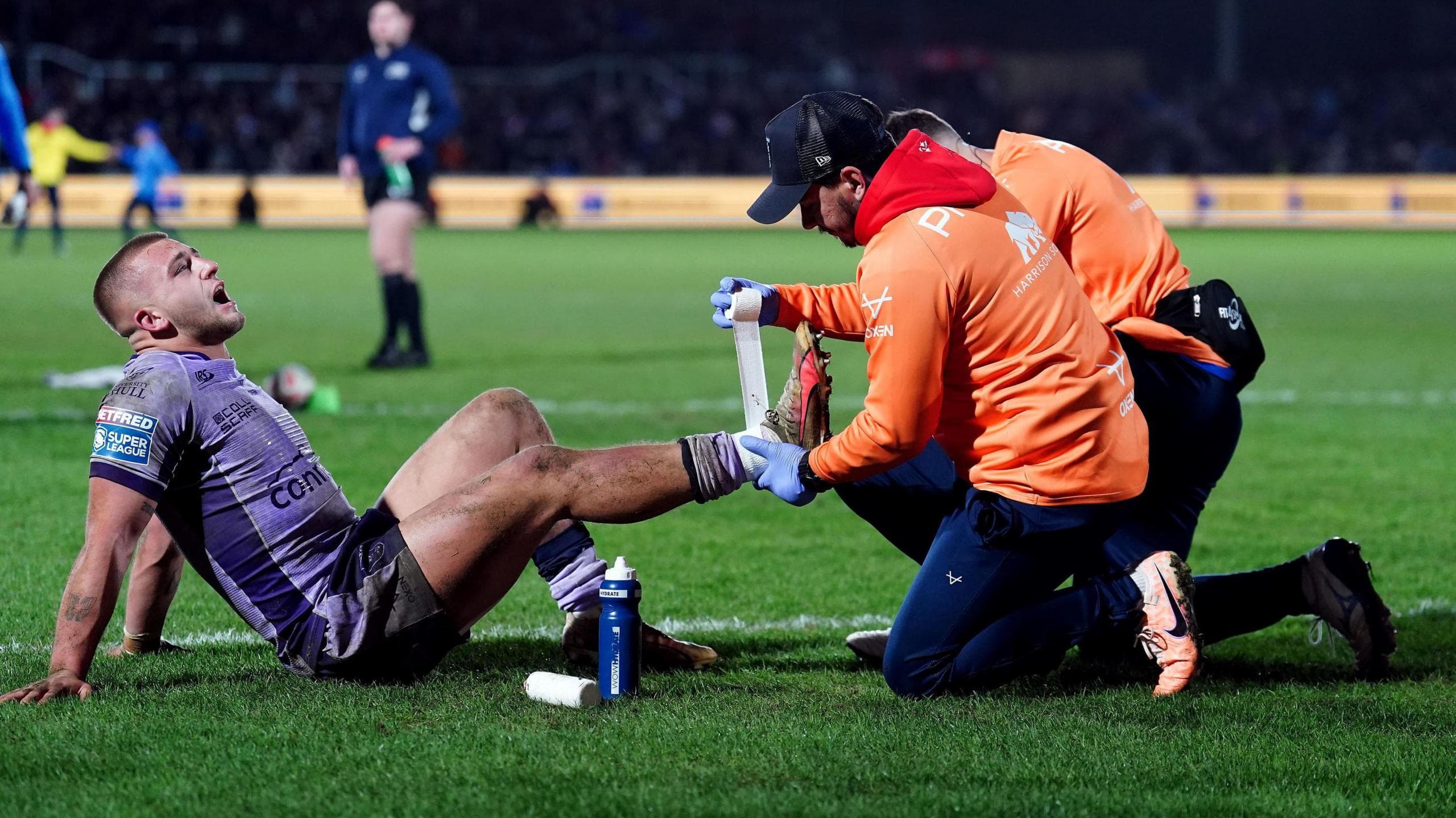 Super League: Wakefield Trinity 12-14 Hull KR – Mikey Lewis injured in Rovers win