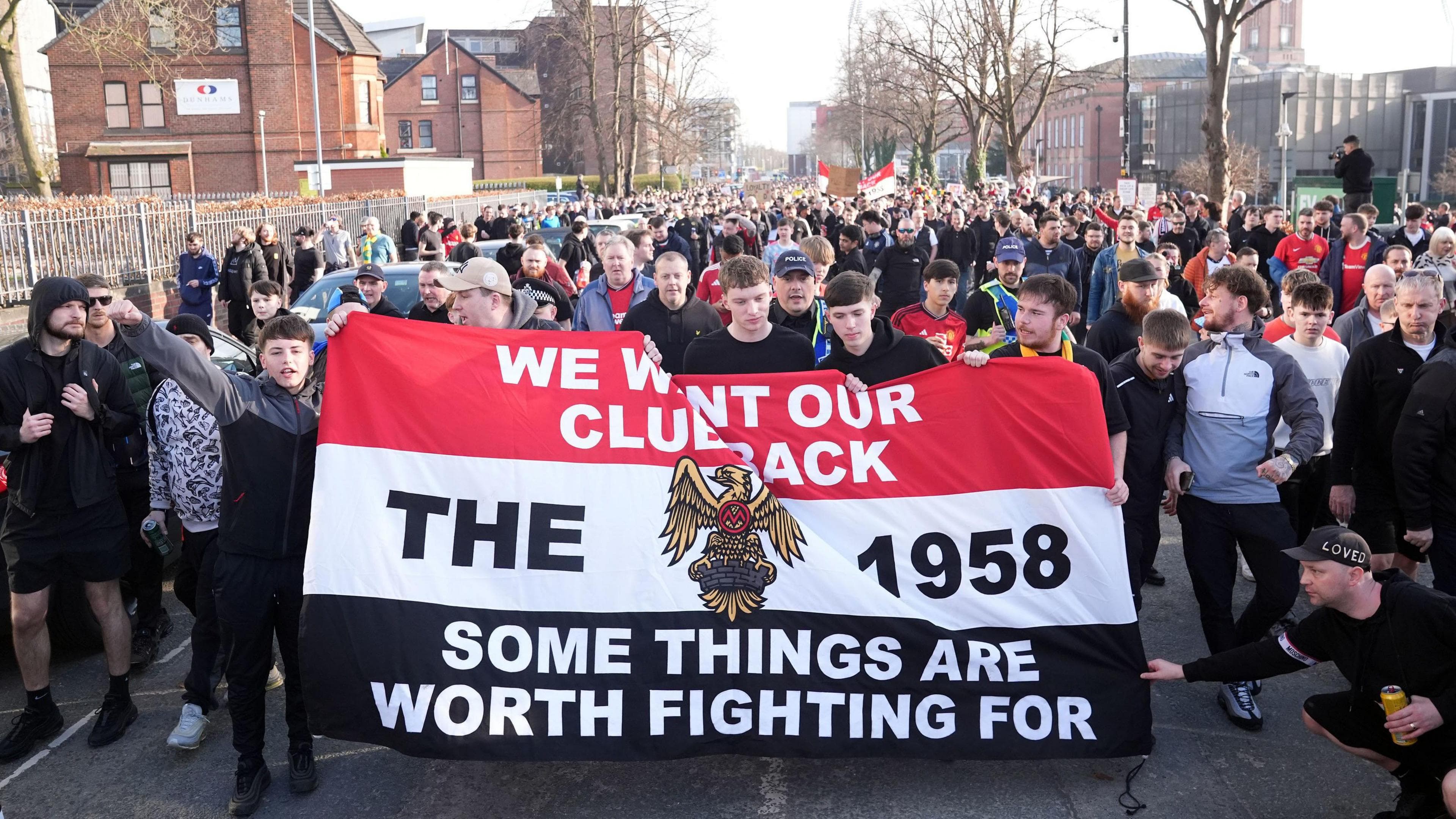 Manchester United: Thousands of fans protest against club ownership