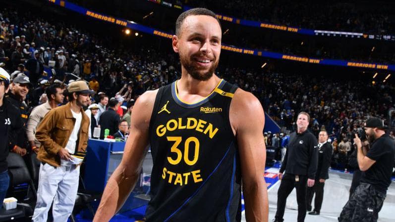 Steph Curry steals show on Klay Thompson’s return to Golden State Warriors