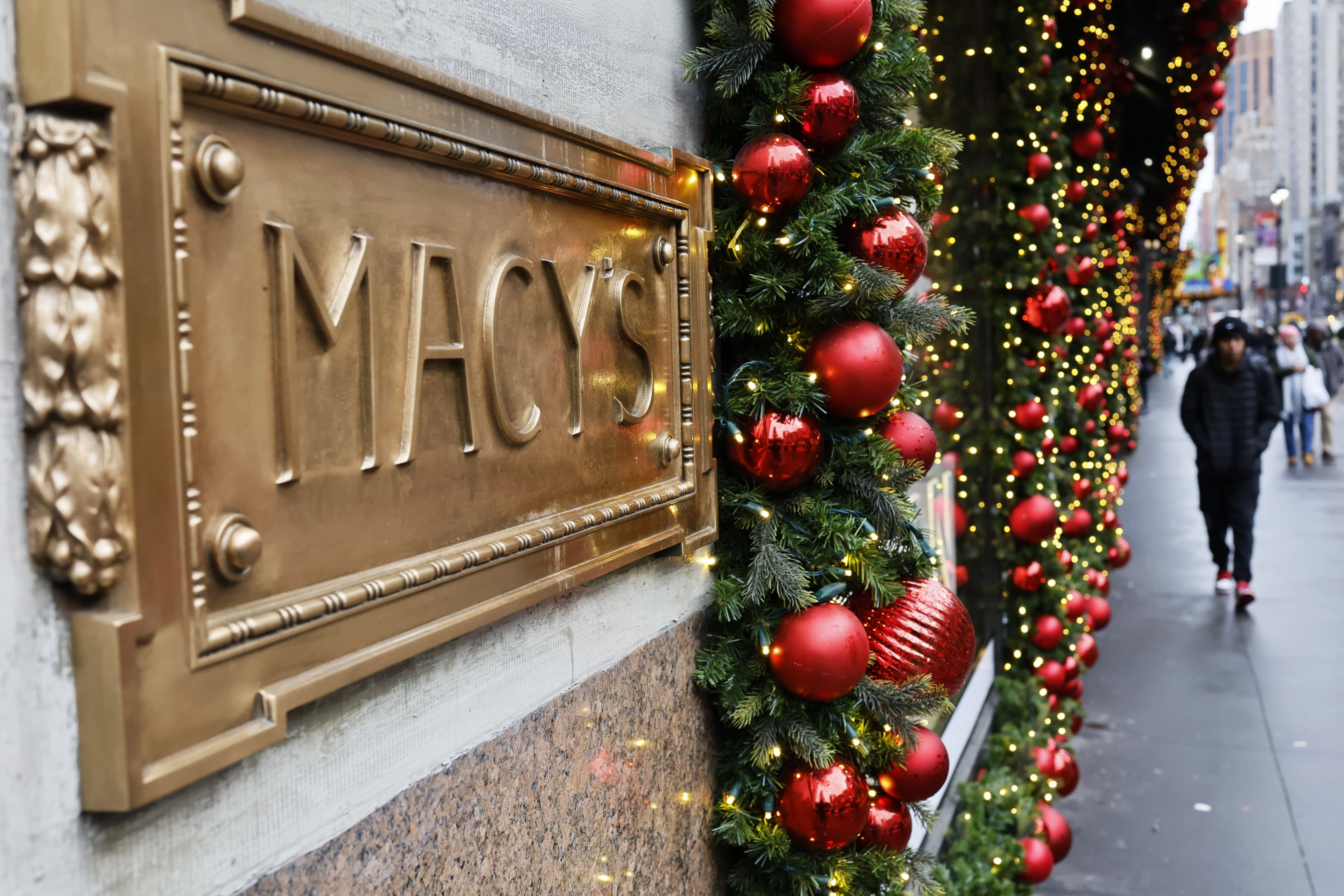 Elections, hurricane damage and more: Here are four factors that will shape holiday shoppers' purchases