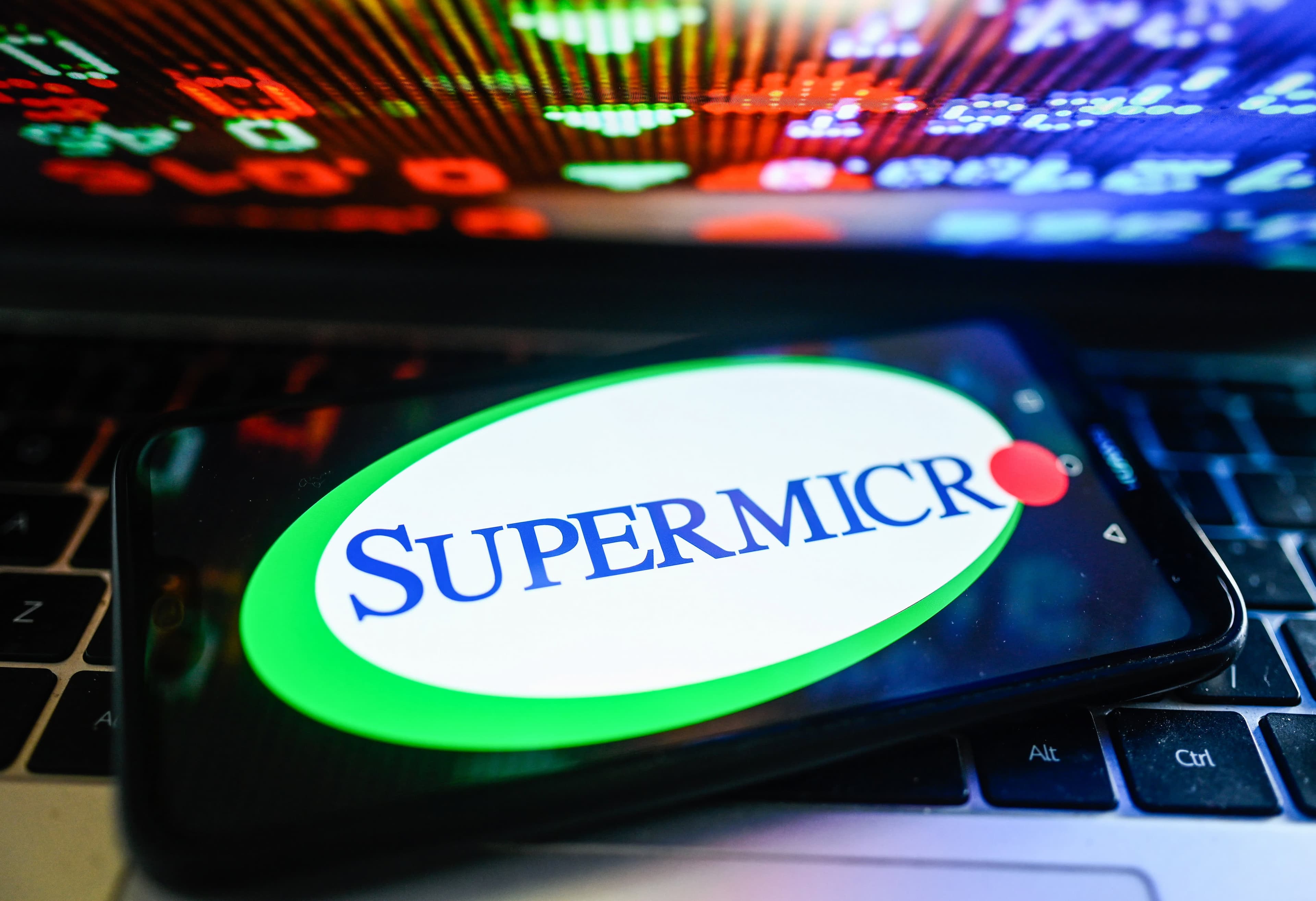 Super Micro shares plunge 35% as auditor resigns after raising concerns months earlier