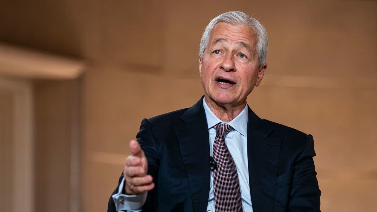 Jamie Dimon warns of pre-financial crisis parallels, says some people doing ‘dumb things’