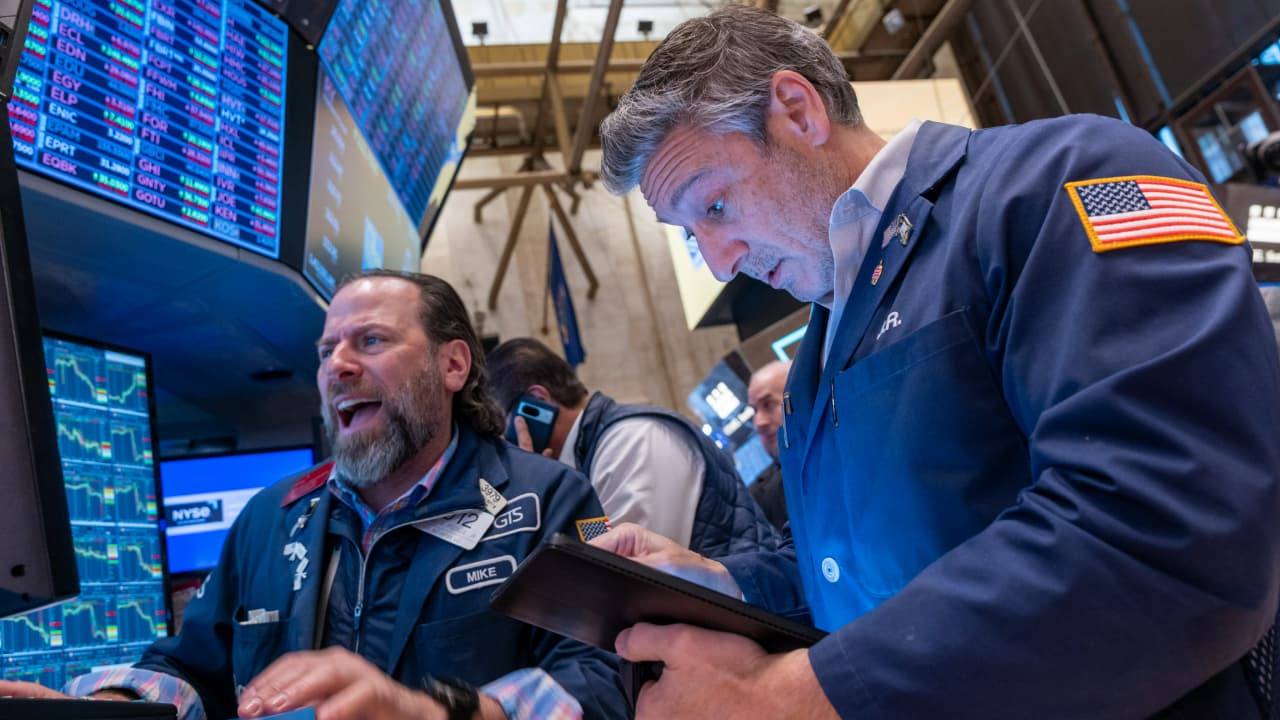 ETFs vs mutual funds in 2026: Which is right for your portfolio?