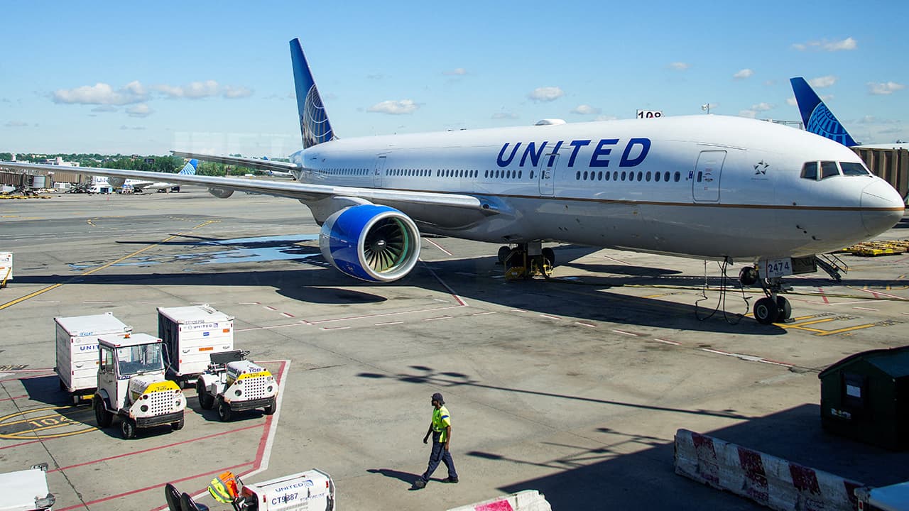 United passengers say they were stuck on Newark tarmac for 7 hours during severe weather delay