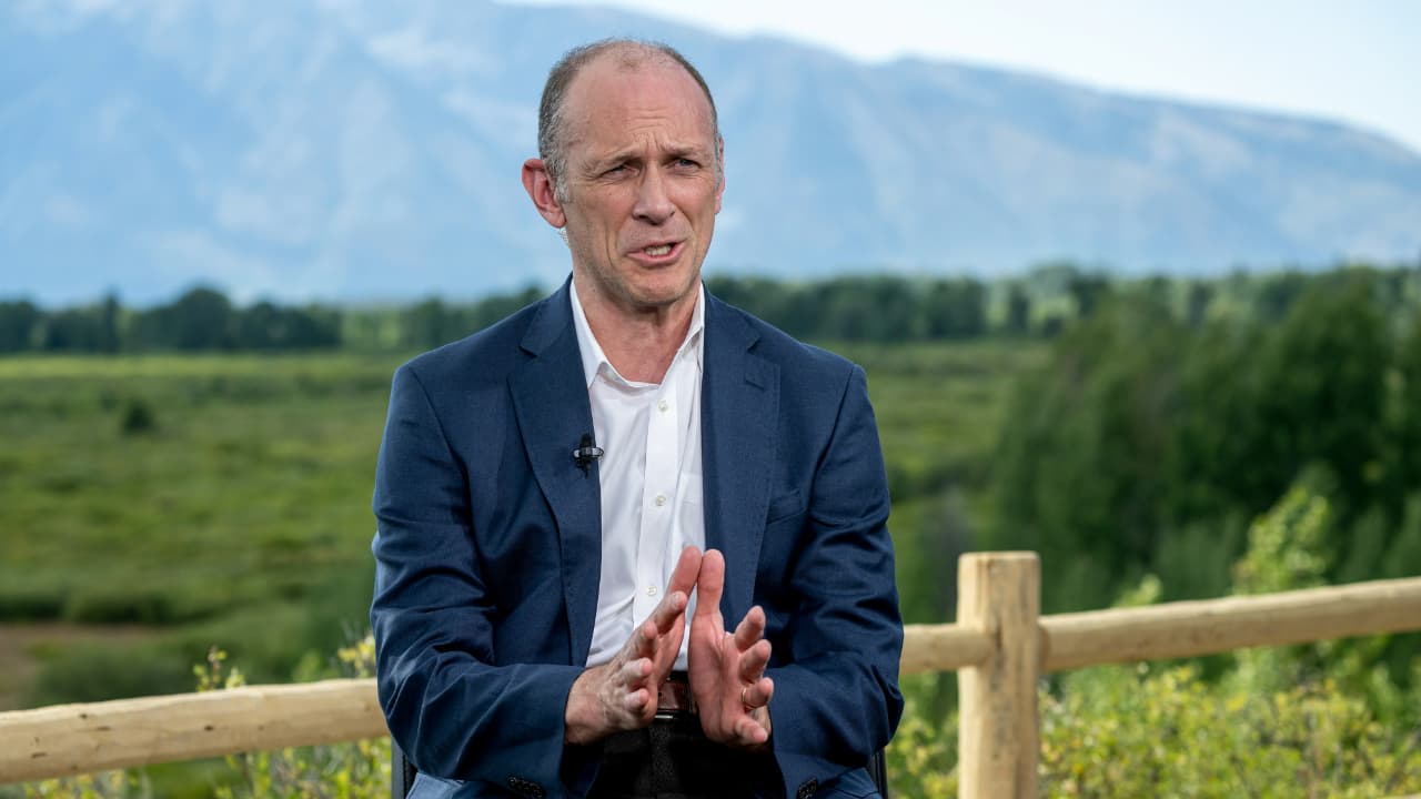 Fed's Goolsbee says central bank has other data options if shutdown disrupts economic reports