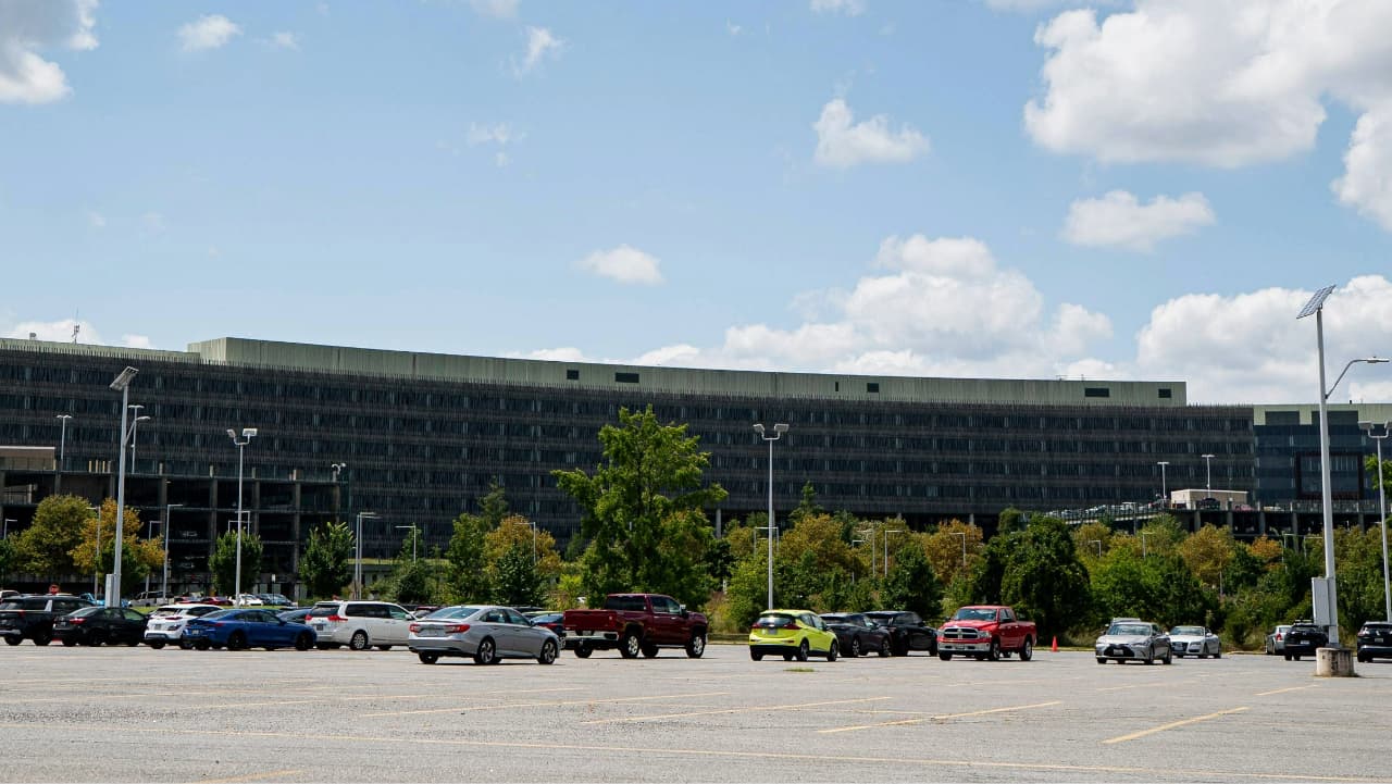 Trump picks veteran staffer to head Bureau of Labor Statistics