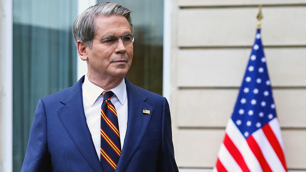 Bessent rules out government intervention in oil futures market during Iran war