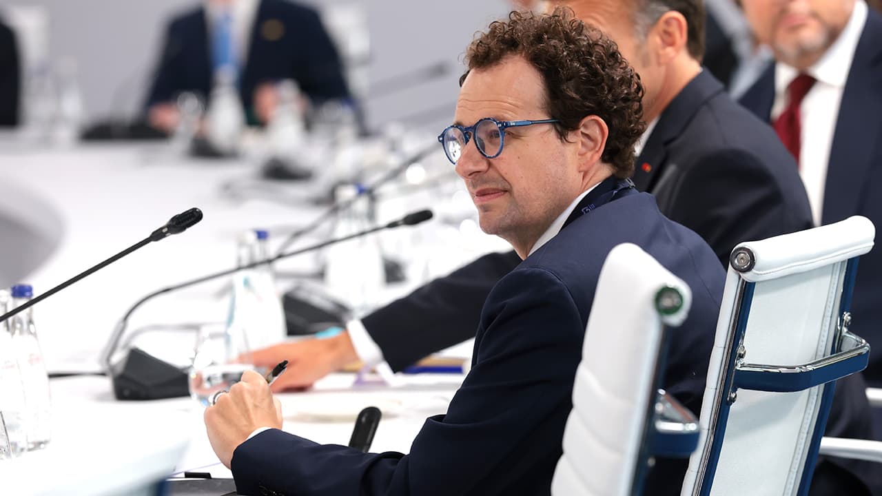 Anthropic’s Amodei defends open-weight stance following critique from Palantir’s Karp