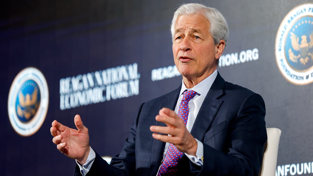 Dimon urges calm over fear about AI's impact on jobs: 'Stop being breathless over it'